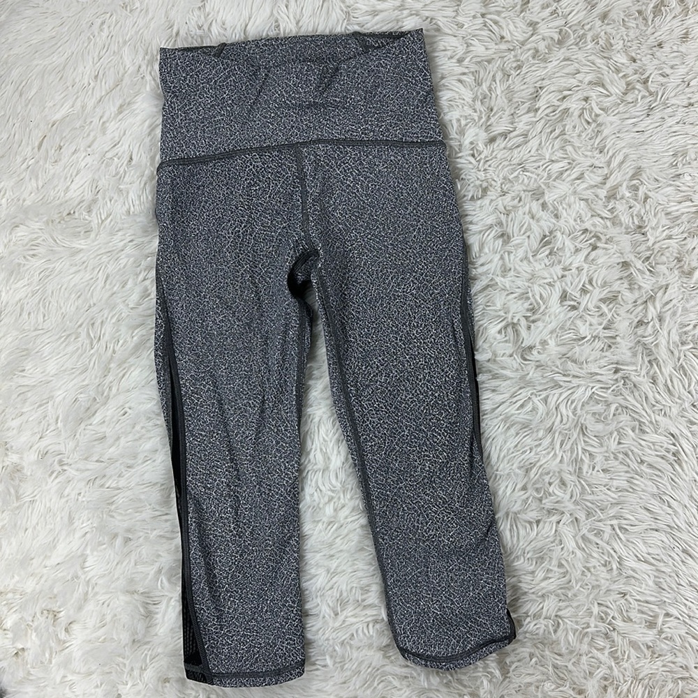 Lululemon Train Times Crop (17") Fractal Alpine White Black / Black